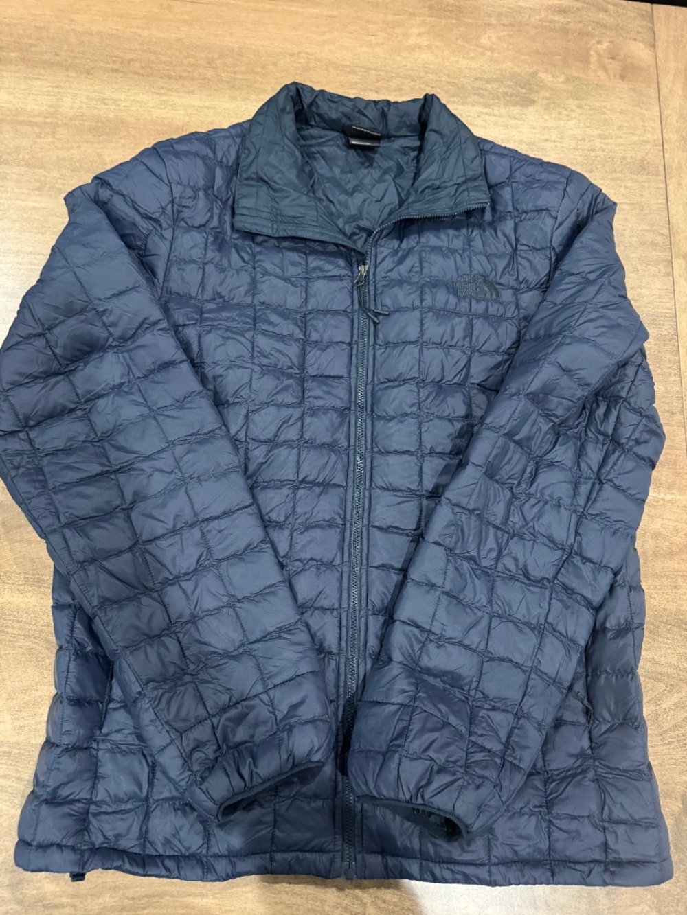 North Face Men's lightweight puffer jacket
